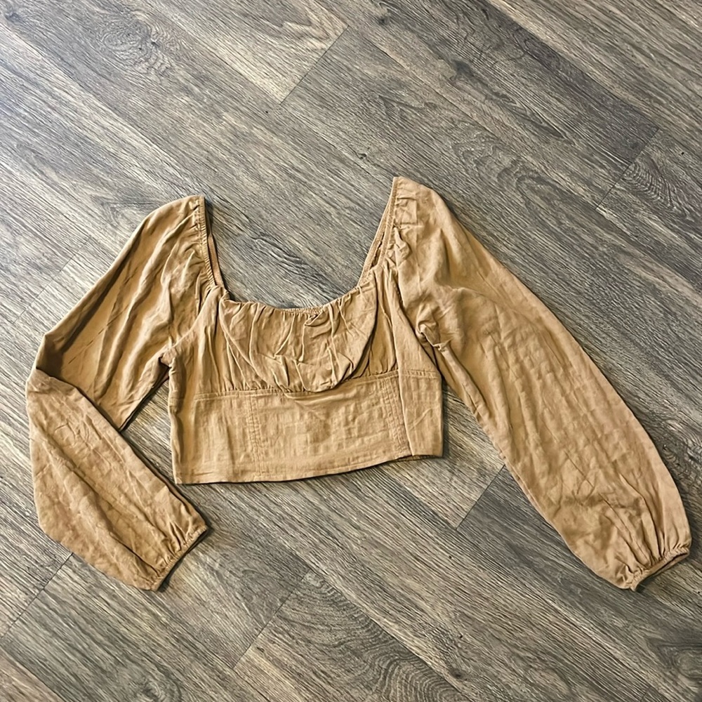 Cropped long sleeve top